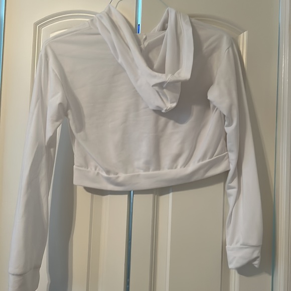 white cropped zip up - Picture 2 of 3